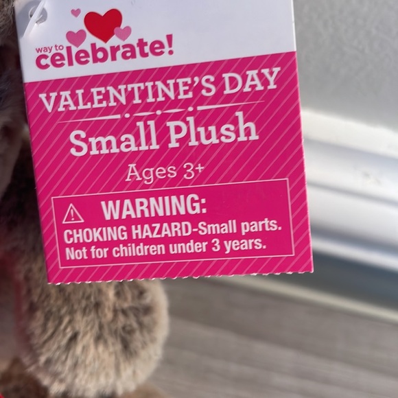 ❤️$5 ❤️ WITH ANY PURCHASE Valentines Plushie Bear - Picture 2 of 4